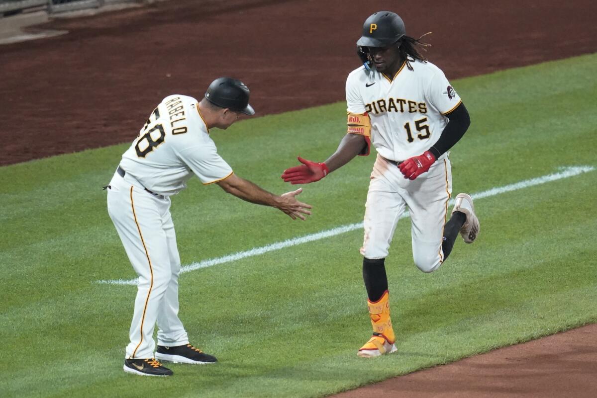 Hayes' 3-run HR leads Bucs to come-from-behind victory over