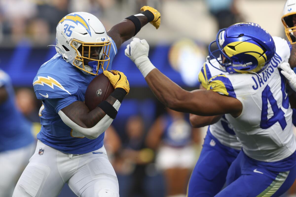 Chargers vs. 49ers what to observe: Backup QB battle takes middle stage Chargers vs. 49ers what to observe: Backup QB battle takes middle stage