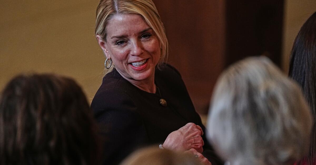 Democratas abandonam reunião de líderes do Departamento de Justiça sobre arquivos de Epstein