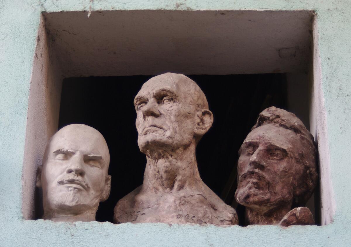 Busts at the workshop of Cuban artist Alberto Lescay.