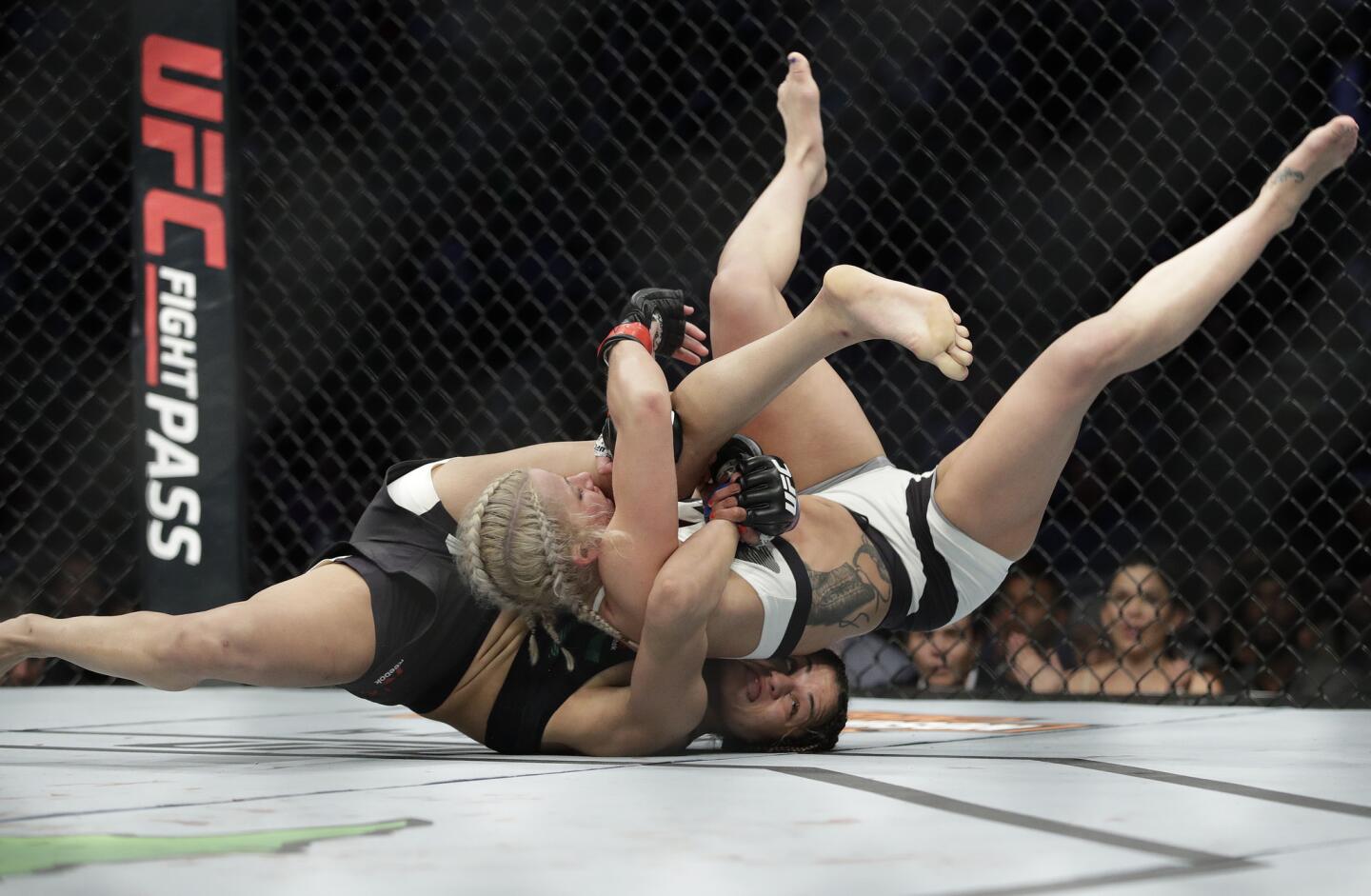 APphoto_UFC 209 Mixed Martial Arts