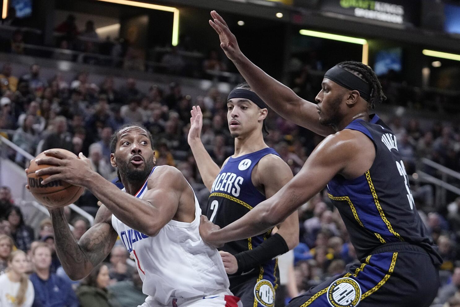 Red-hot Kawhi Leonard's dunks help Clippers beat Raptors - Los Angeles Times