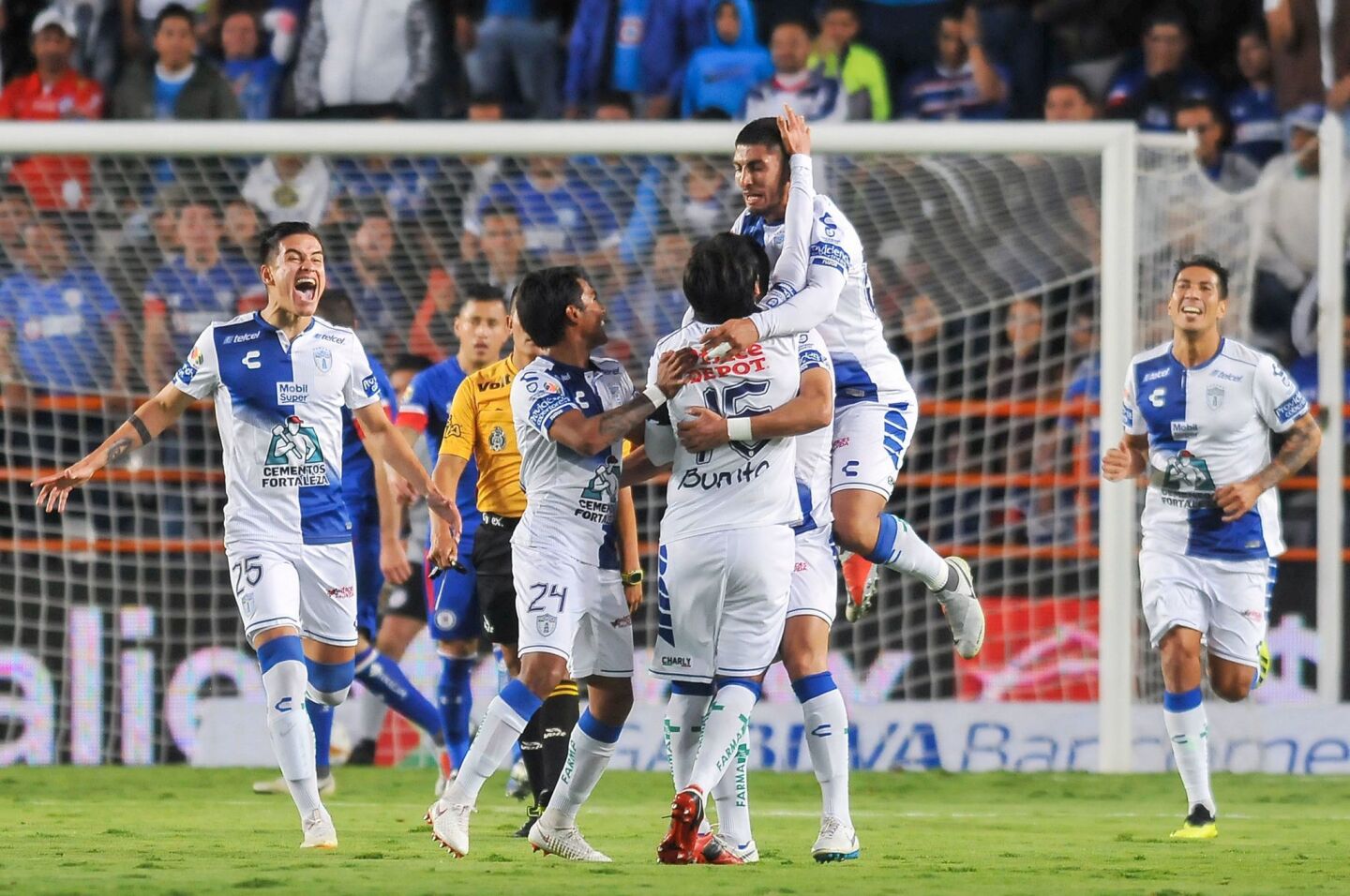 Players of Pachuca celebrates their goal during the match against Cruz Azul during the Mexican Apertura 2018 tournament football match at the Hidalgo stadium in Pachuca, Mexico on September 29, 2018. (Photo by ROCIO VAZQUEZ / AFP)ROCIO VAZQUEZ/AFP/Getty Images ** OUTS - ELSENT, FPG, CM - OUTS * NM, PH, VA if sourced by CT, LA or MoD **