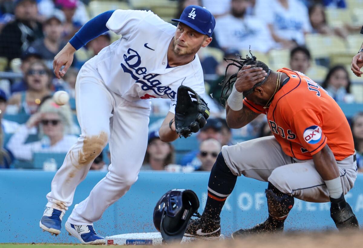 Dodgers' Freddie Freeman gets his 2,000th hit with a double vs. the Astros  –
