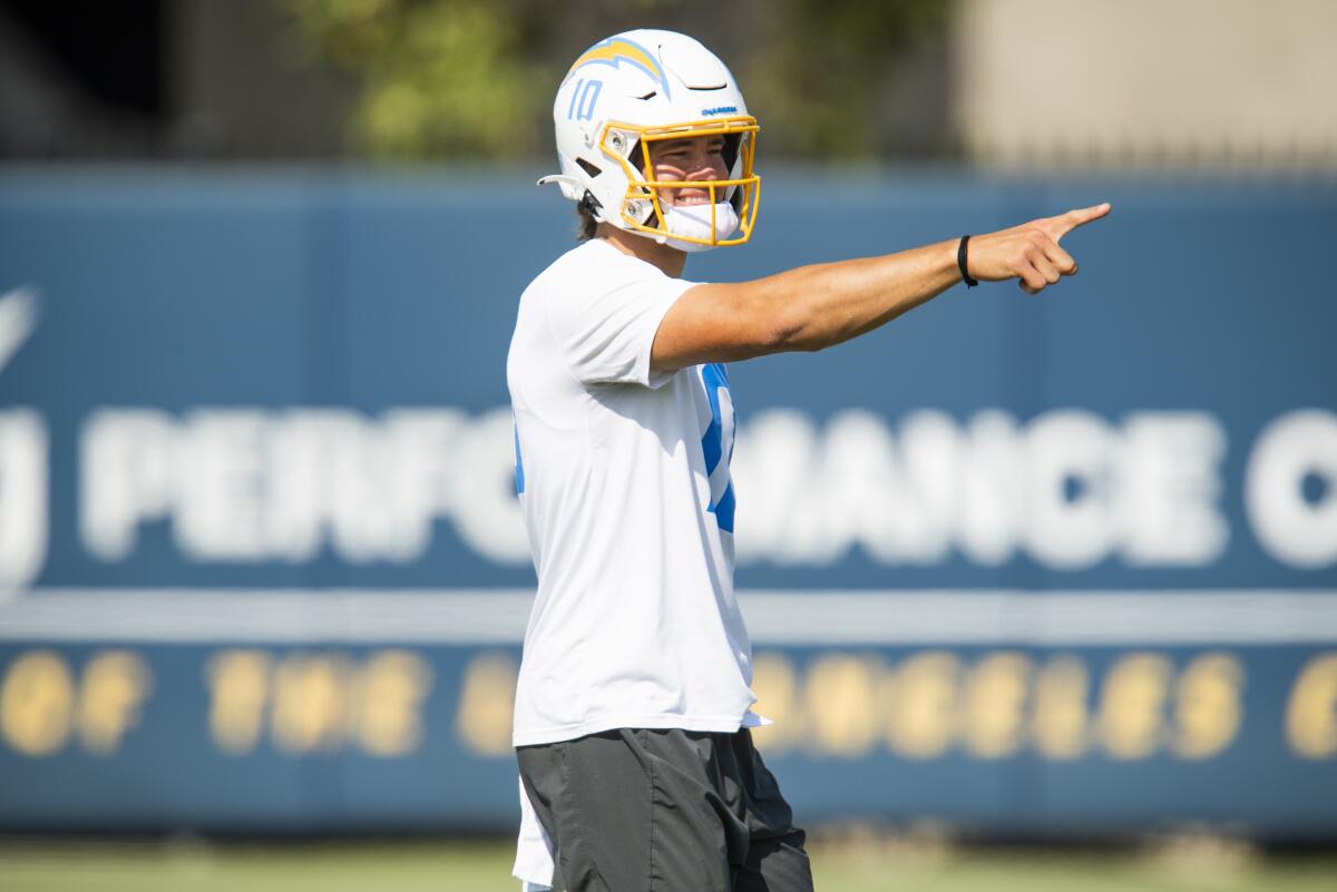 Drew Brees praises Justin Herbert during Chargers minicamp visit – Orange  County Register