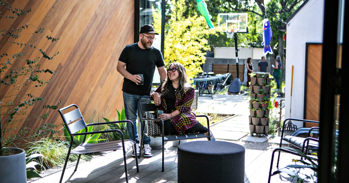 Distinctive ADU unites South Pasadena household, regardless of allow guidelines Distinctive ADU unites South Pasadena household, regardless of allow guidelines