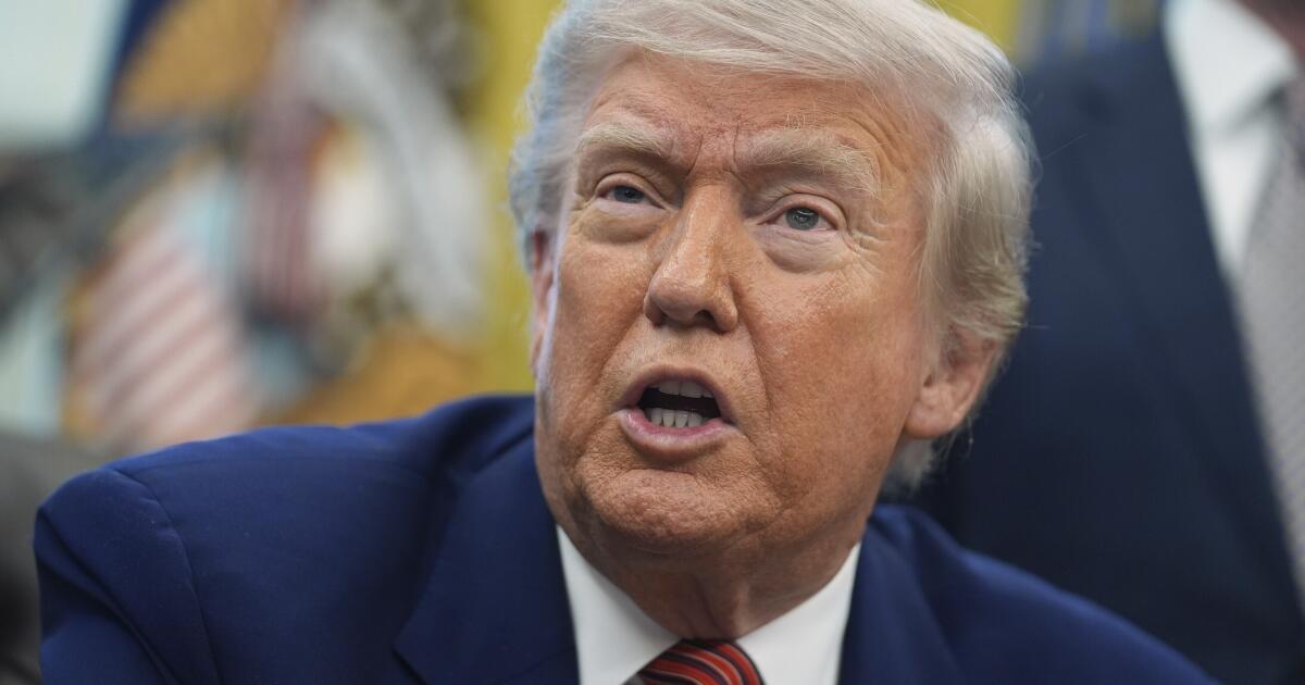 Letters to the Editor: Paramount settlement marks ‘one other disgusting give up’ to Trump Letters to the Editor: Paramount settlement marks ‘one other disgusting give up’ to Trump