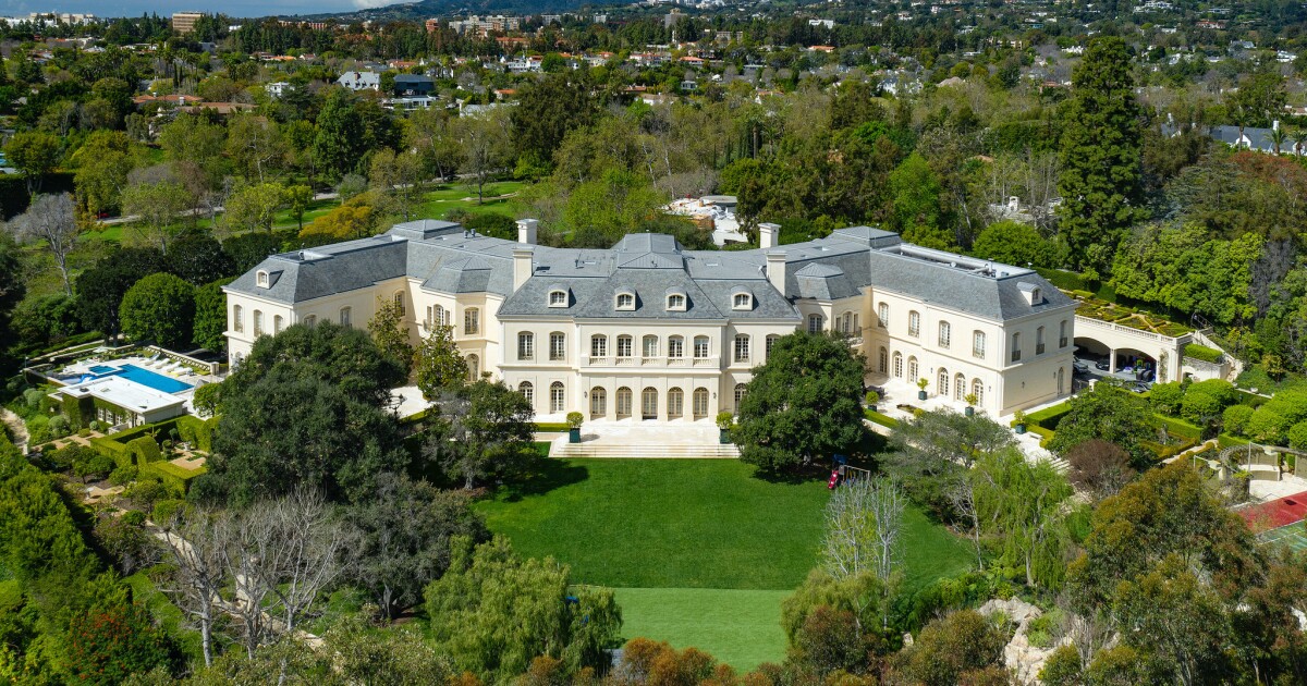 Must Reads Big Home Big Deal The Manor In Holmby Hills Sets An L A County Price Record At 119 75 Million Los Angeles Times - the cult family manor roblox