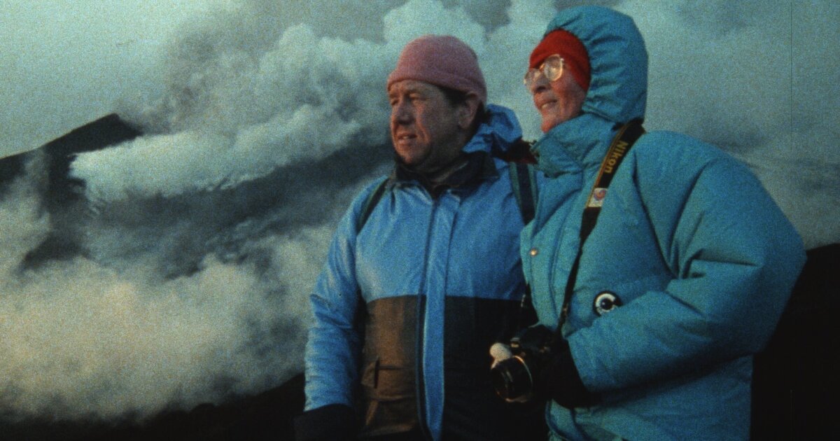 Un couple de volcanologues est dépeint dans le documentaire « Fire of Love ».