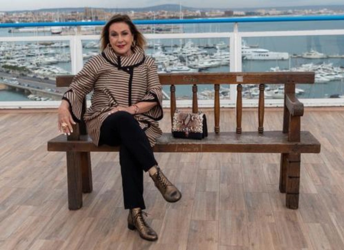 La actriz y cantante mexicana Laura Zapata posa este viernes en Palma, donde acude al la tercera edición del "Films Infest ", el festival de cine de autor de Mallorca. EFE/ Cati Cladera