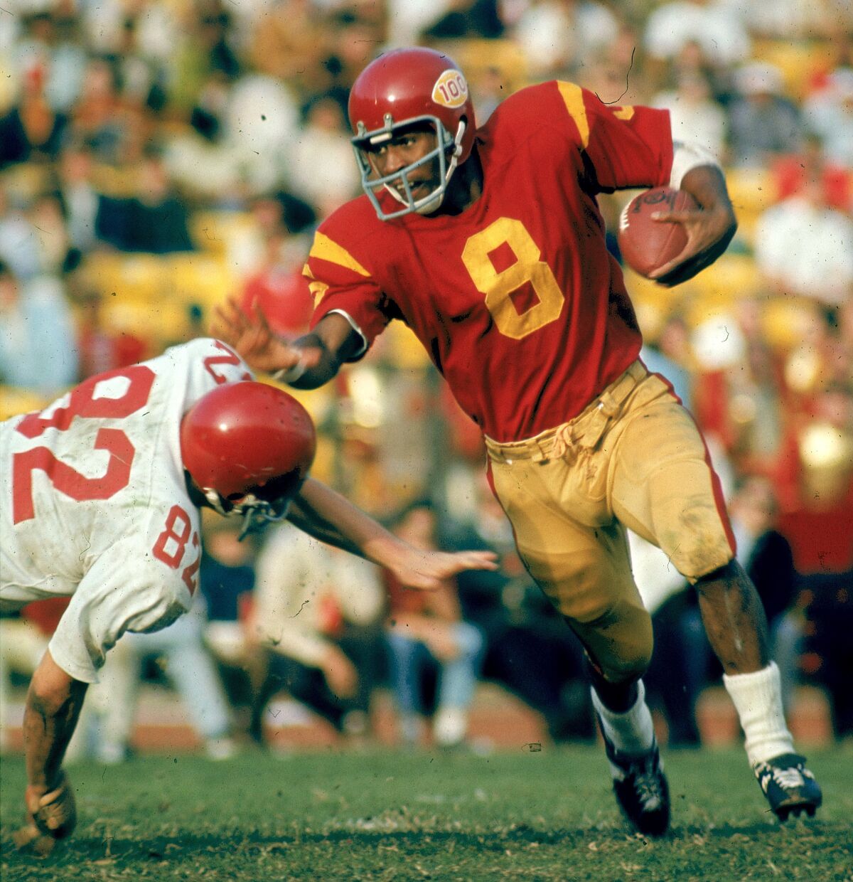 USC quarterback Jimmy Jones runs upfield against Washington State November 8, 1969, at the Coliseum.