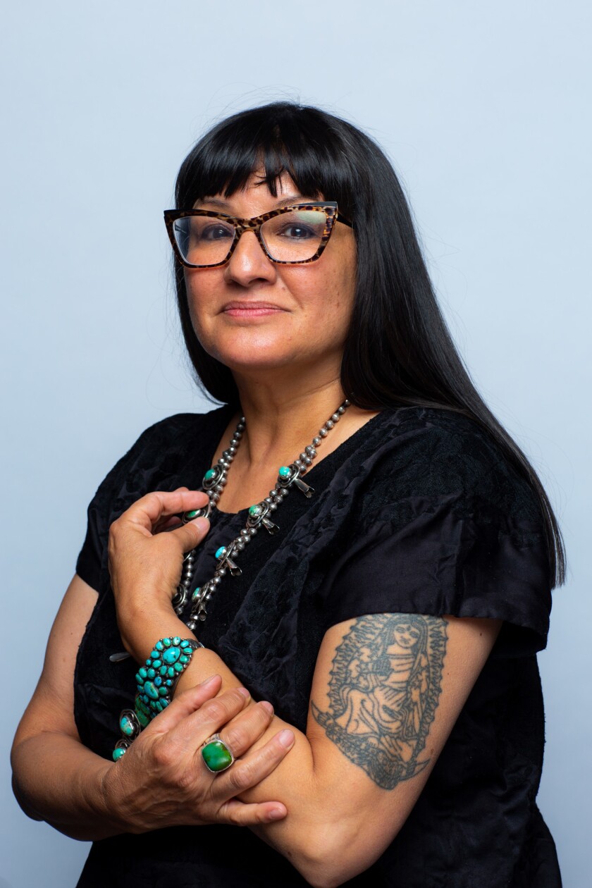 Sandra Cisneros dobla su apoyo a 'American Dirt' - Los Angeles Times