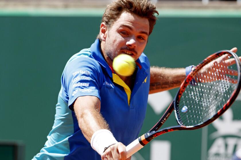 epa05993166 Stan Wawrinka of Switzerland in action against Mischa Zverev of Germany during their final match of the Geneva Open tennis tournament in Geneva, Switzerland, 27 May 2017. EPA/SALVATORE DI NOLFI ** Usable by LA, CT and MoD ONLY **