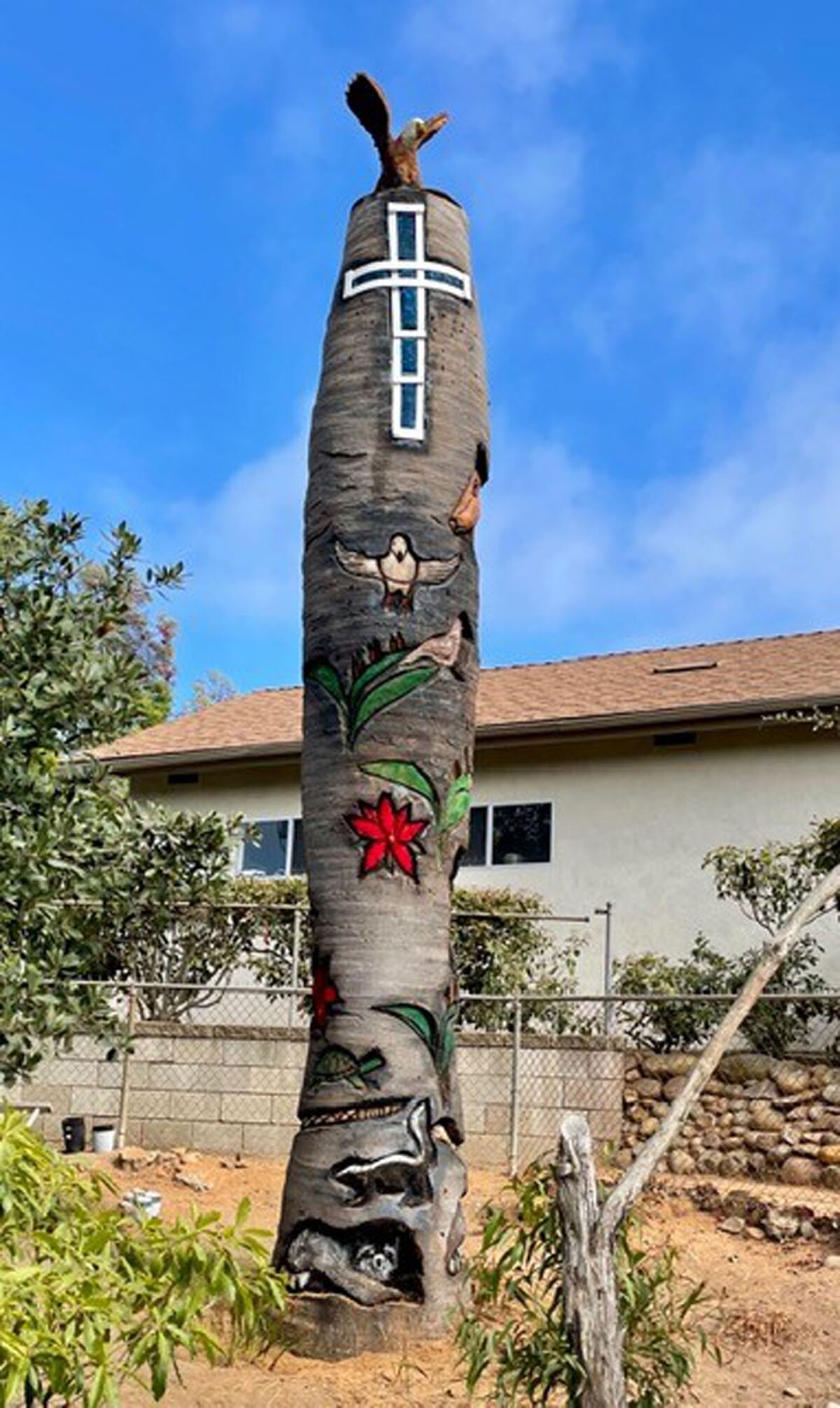The carvings on the palm trunk go all the way around the base, which is about 5 feet across.