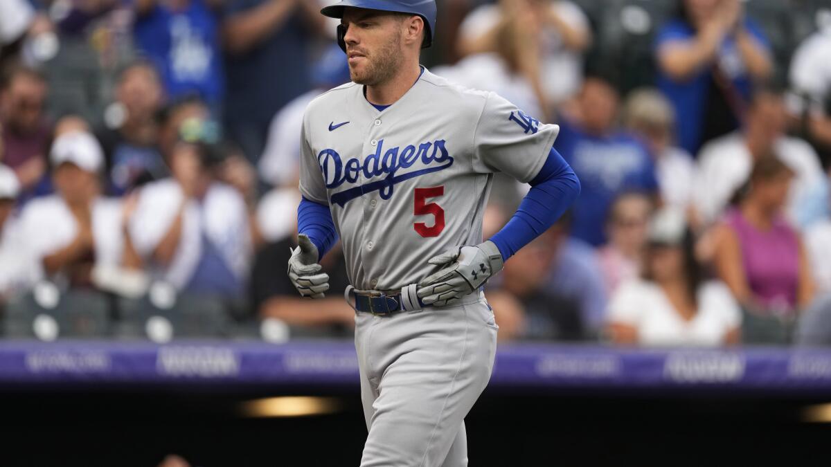 Why Freddie Freeman in a Dodgers uniform marks a loss for baseball :  r/baseball
