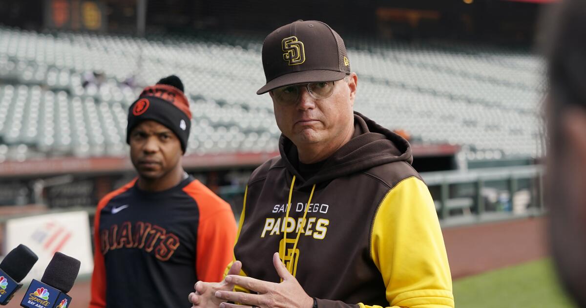 Padres give Mike Shildt another chance to manage 2 years after his