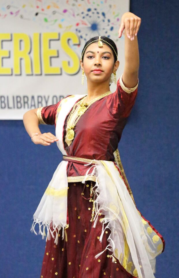 Indian dancers 14.jpg