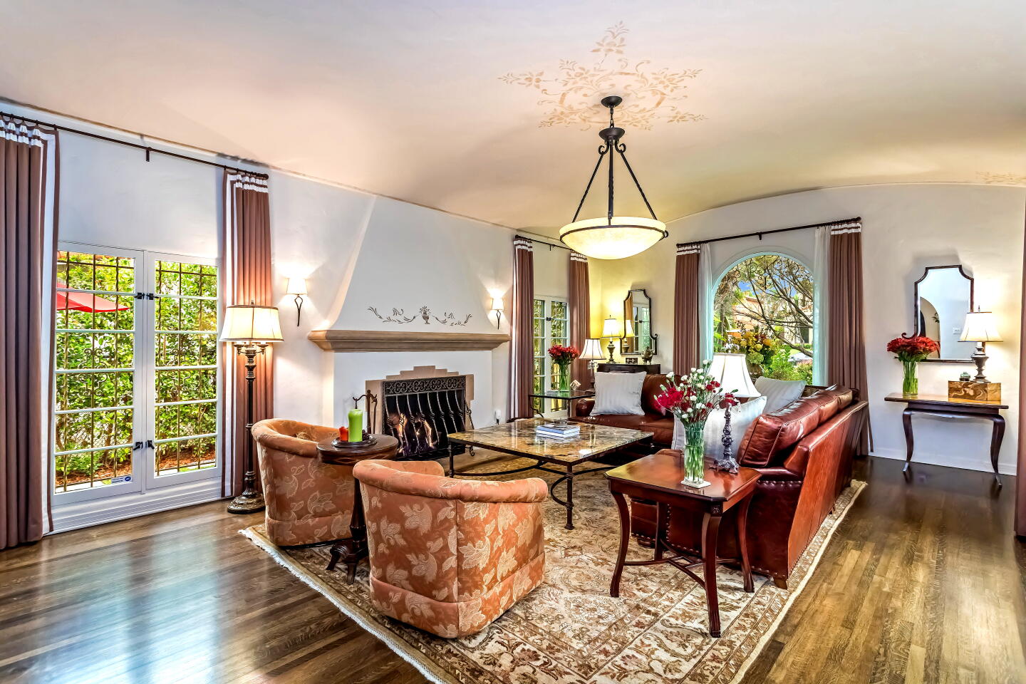 Home of the Week: A Hancock Park haunt with Getty ties - Los Angeles Times
