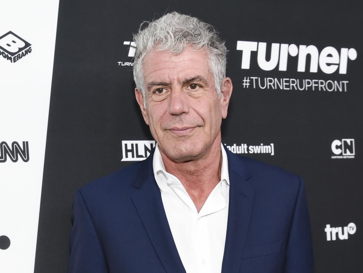 ARCHIVO - Anthony Bourdain en la presentación de Turner Network 2016 en Nueva York 