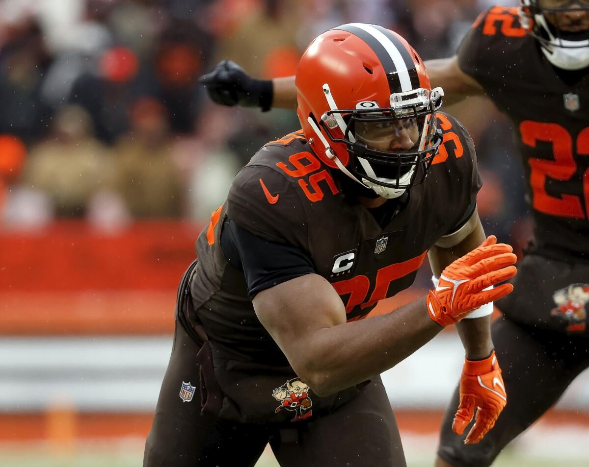 Browns star Garrett respects decision to bench him 3 plays - The