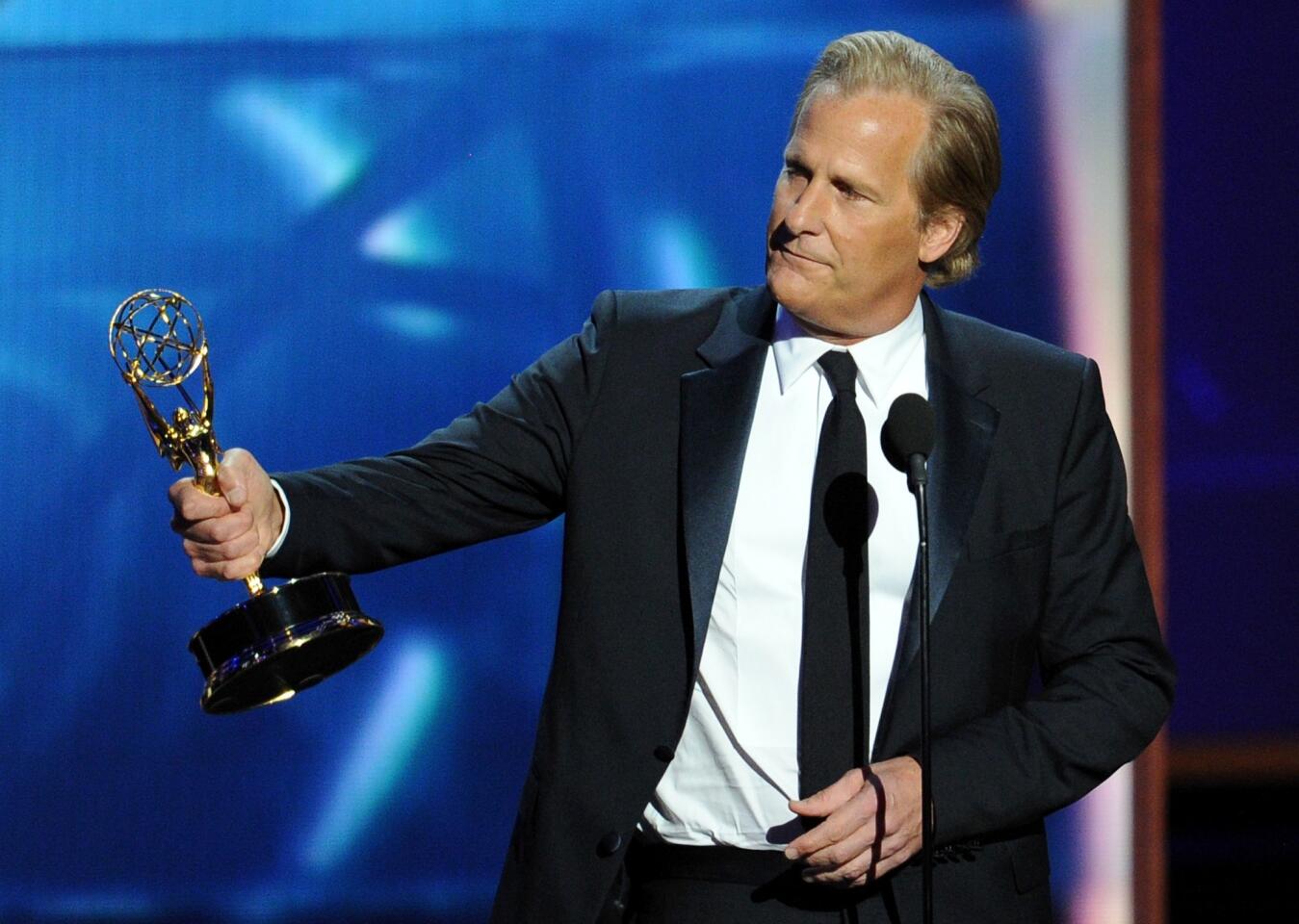 Jeff Daniels wins Emmy for best actor in a drama