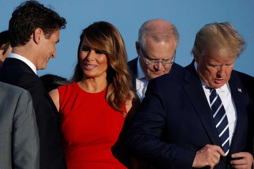 El beso y las miradas entre Melania y Justin Trudeau