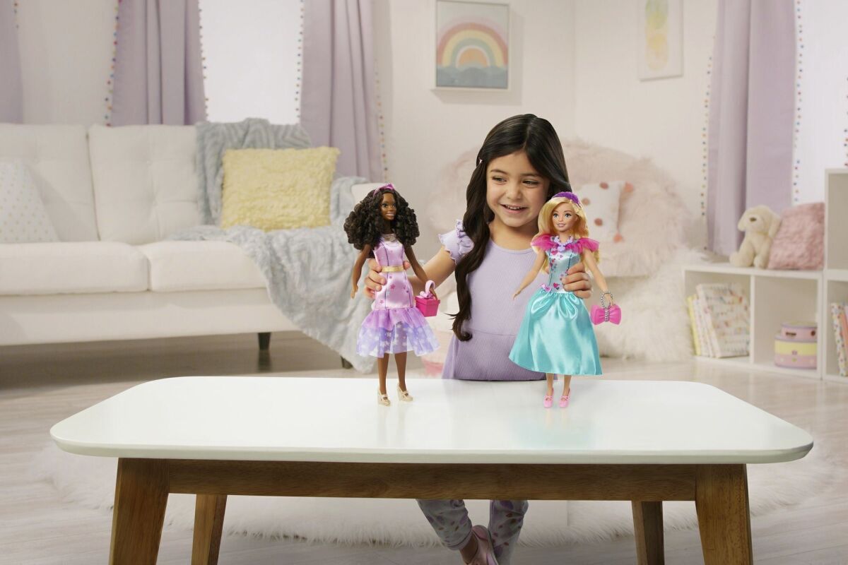 lo mismo Azotado por el viento polvo Barbie lanza muñeca para preescolares - Los Angeles Times