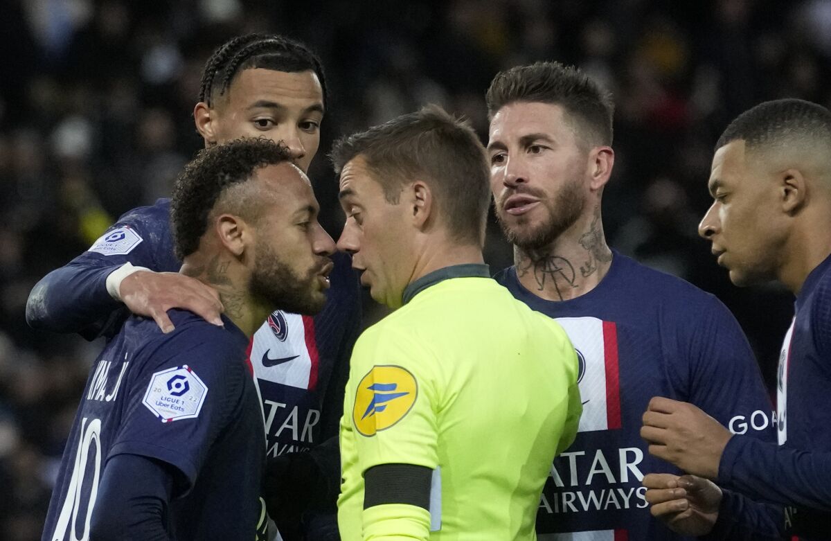 PSG's Neymar, front left, discusses with Referee Clement Turpin after being shown a red card during the French League One soccer match between Paris Saint-Germain and Strasbourg at the Parc des Princes in Paris, Wednesday, Dec. 28, 2022. (AP Photo/Thibault Camus)