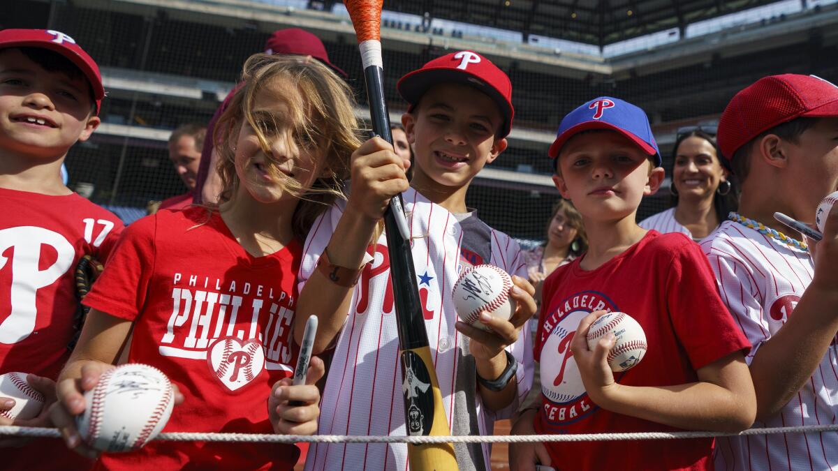 Bryson Stott leaves NLCS tickets for Phillies fan who lost father