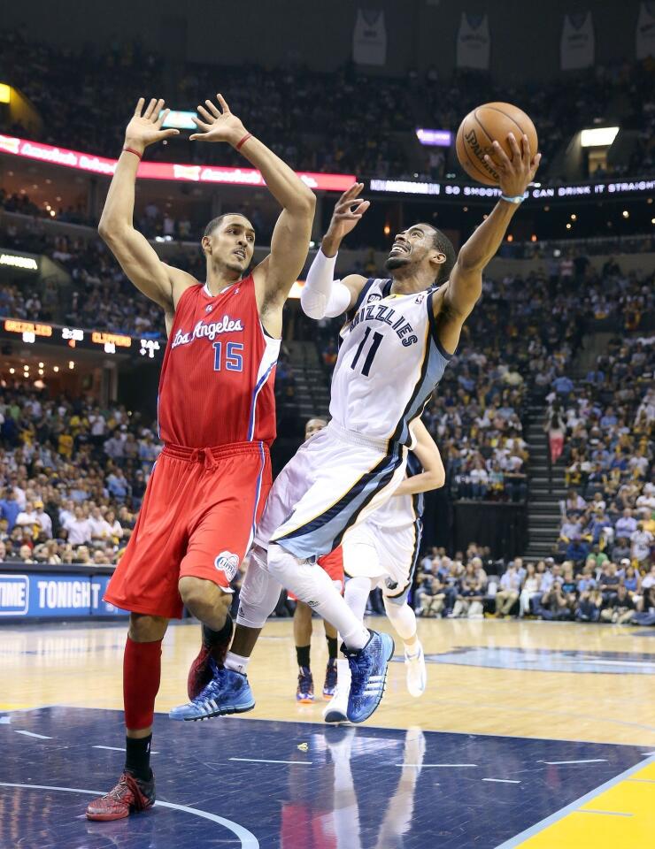 Ryan Hollins, Mike Conley