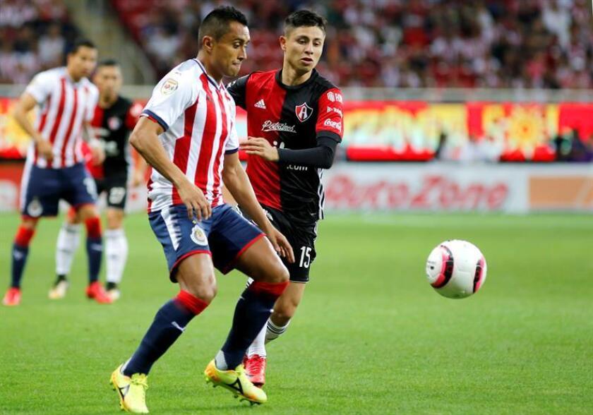 El delantero Bryan Garnica, del Atlas del fútbol mexicano, afirmó hoy que el equipo está esperanzado en regresar después de dos derrotas y vencer el viernes a los Pumas en la tercera jornada del torneo Apertura 2018. EFE/ARCHIVO