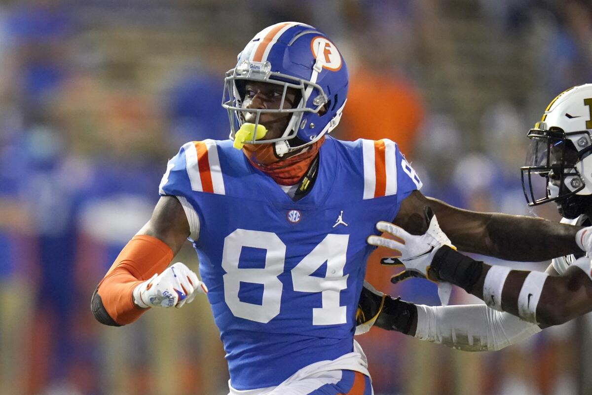 Florida tight end Kyle Pitts breaks free from a Missouri defender as he runs a pass pattern.