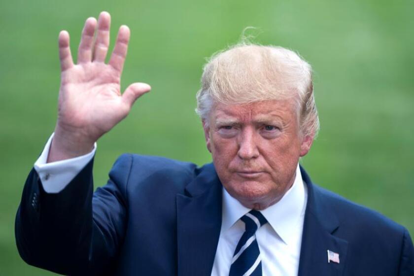 El presidente de los Estados Unidos, Donald J. Trump, sale de la Casa Blanca por un fin de semana en su resort en Bedminster, Nueva Jersey, en Washington, DC, EE. UU., el 19 de julio de 2019. EFE/EPA/JIM LO SCALZO