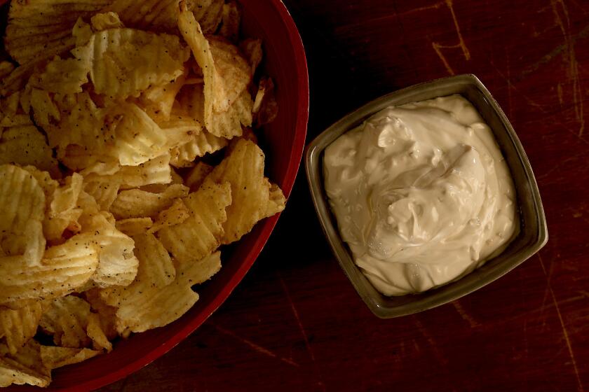 LOS ANGELES, CA., JANUARY 25, 2018-- Lipton Onion Dip with Chips for the SUPERBOWL. (Kirk McKoy / Los Angeles Times)