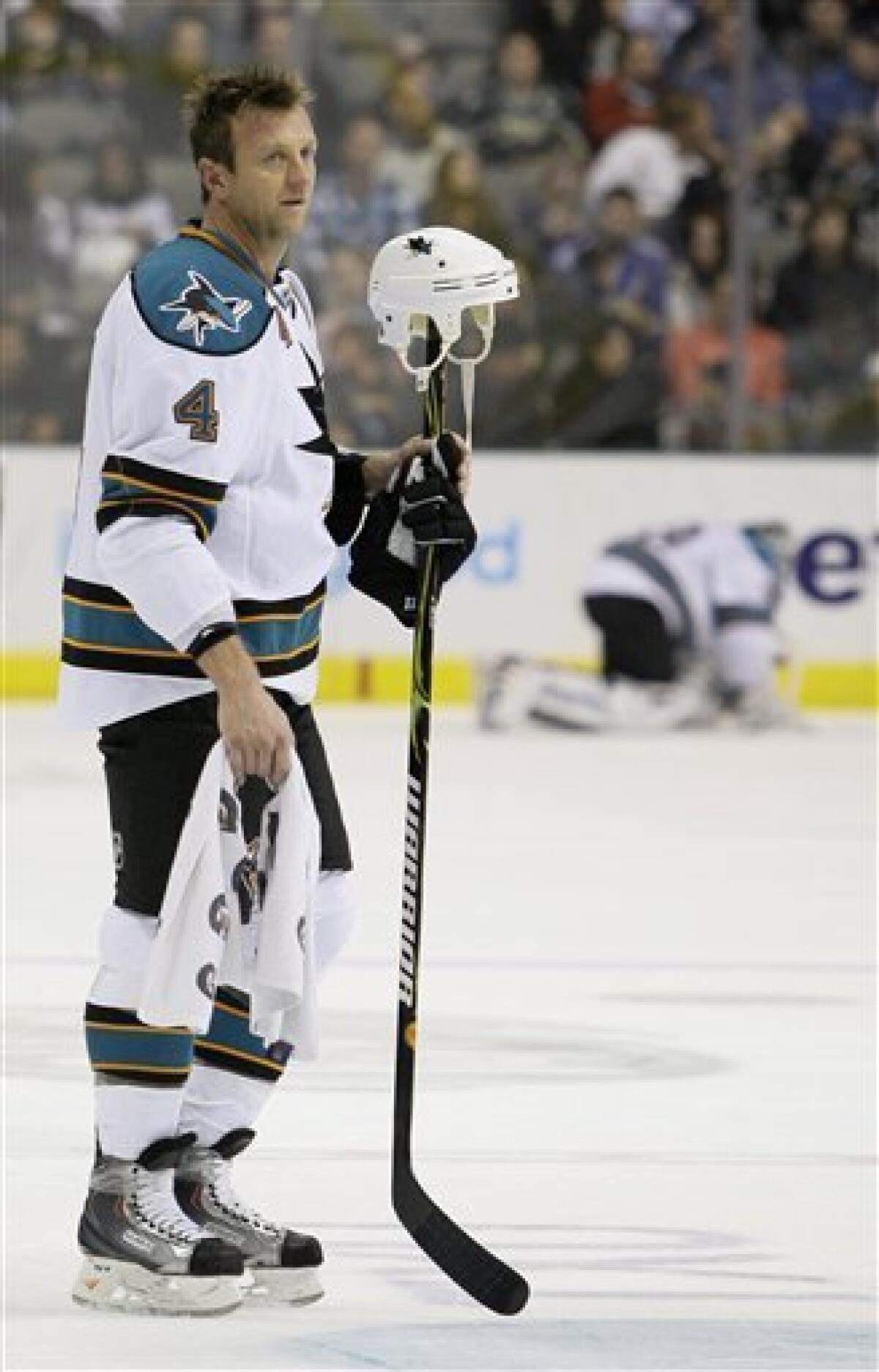 San Jose Sharks goaltender Evgeni Nabokov announces retirement