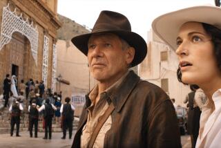 Imagen de la película Indiana Jones and the Dial of Destiny. Actor Harrison Ford y Phoebe Waller-Bridge.