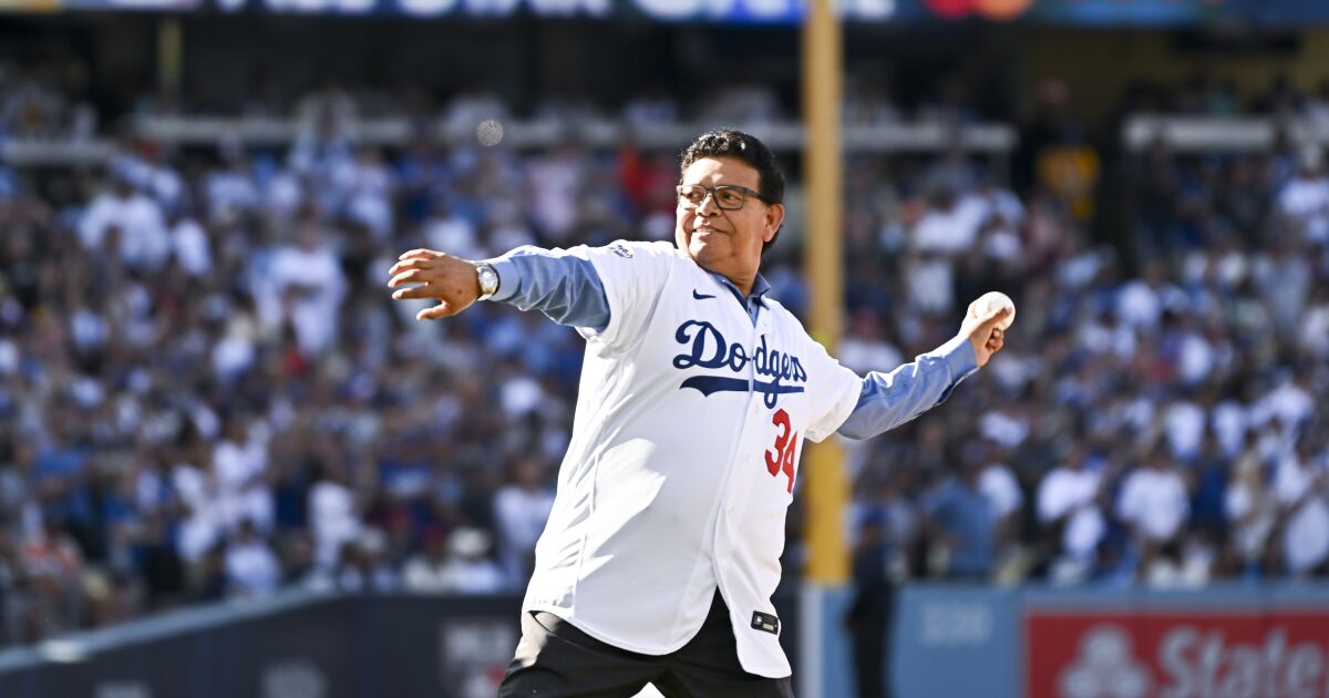 Les Dodgers célèbrent le retrait du numéro de Fernando Valenzuela