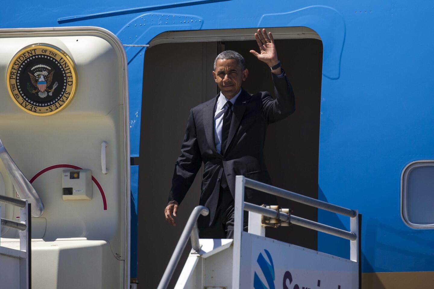 President Obama arrives in Los Angeles