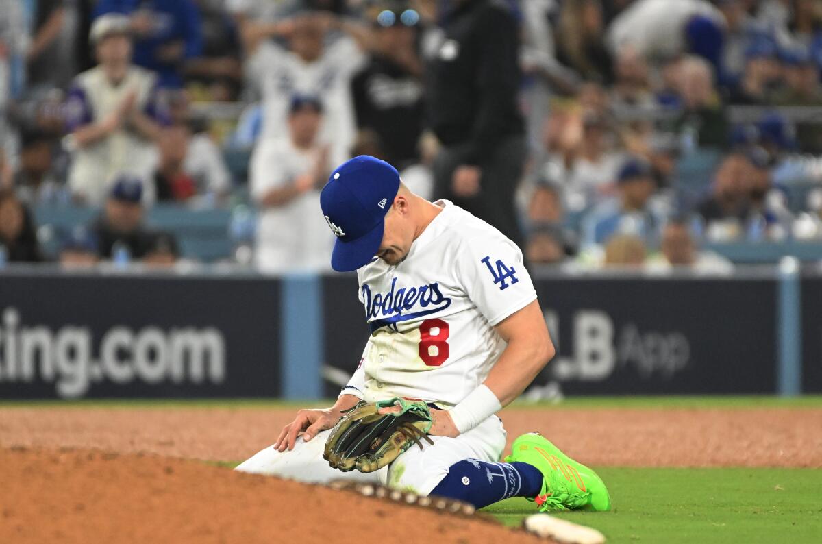 Kiké Hernández falls to his knees and looks down.