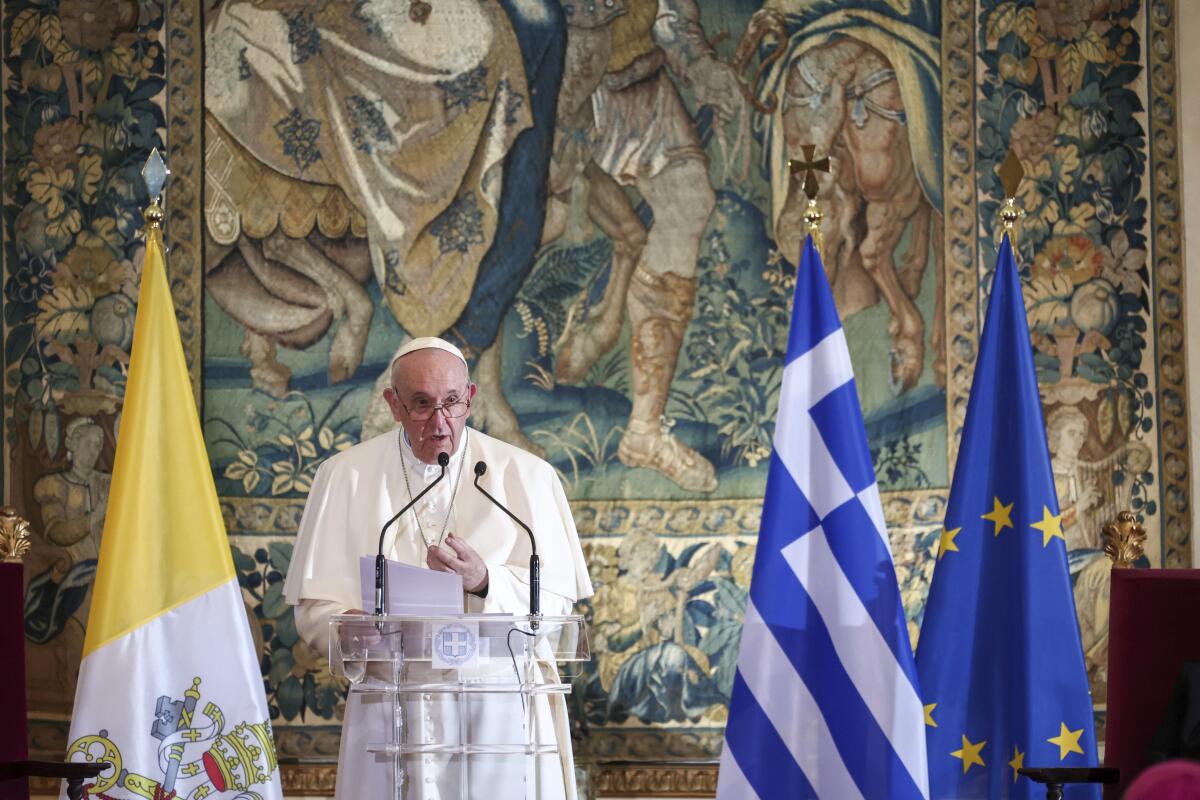El Papa Francisco da un discurso en Atenas