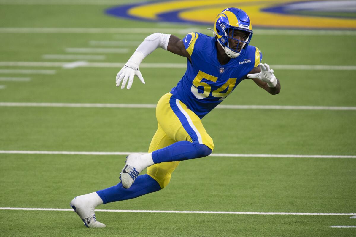  Rams linebacker Leonard Floyd (54) runs during an NFL game.