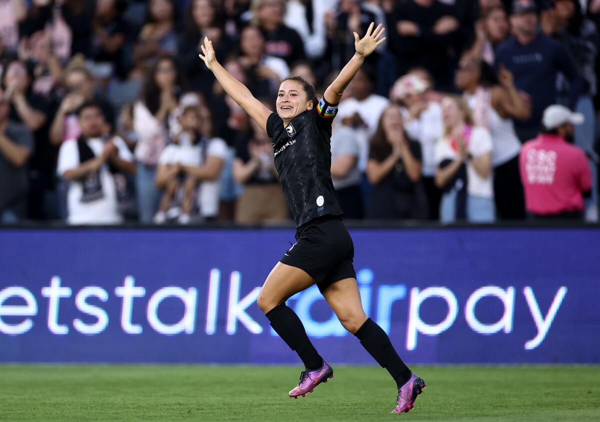 La capitana Ali Riley anotó su primer gol en su carrera en la NWSL ante San Diego.