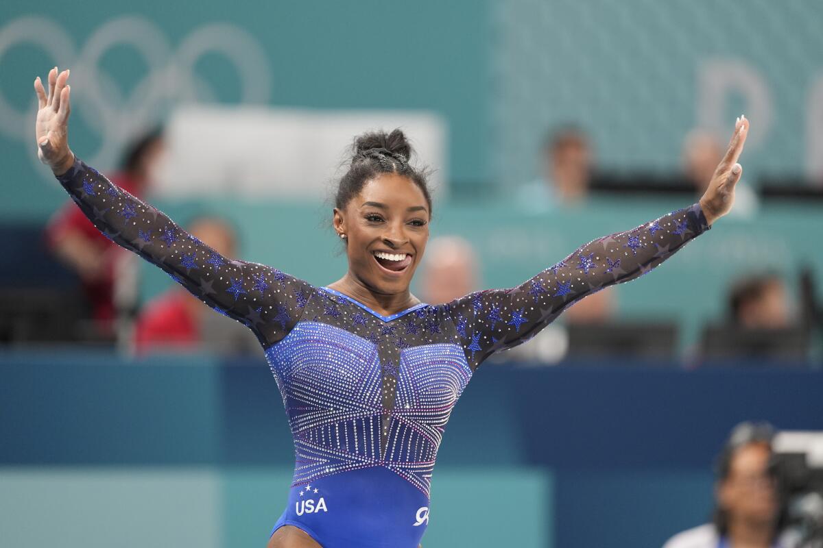 La estadounidense Simone Biles tras competir en la viga de equilibrio durante la final 