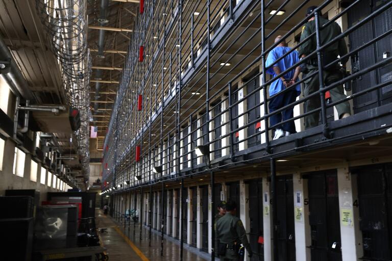 Mexican Mafia leader offered protection to El Chapo, prosecutors say ...