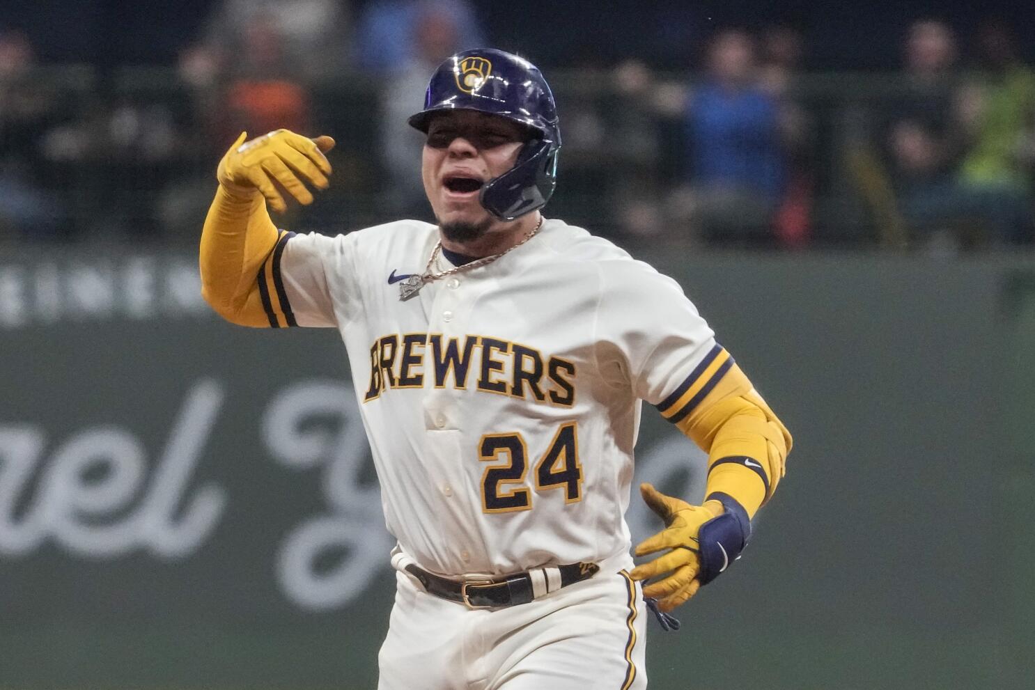 Contreras's 7th-inning double leads Brewers over Phillies 5-3