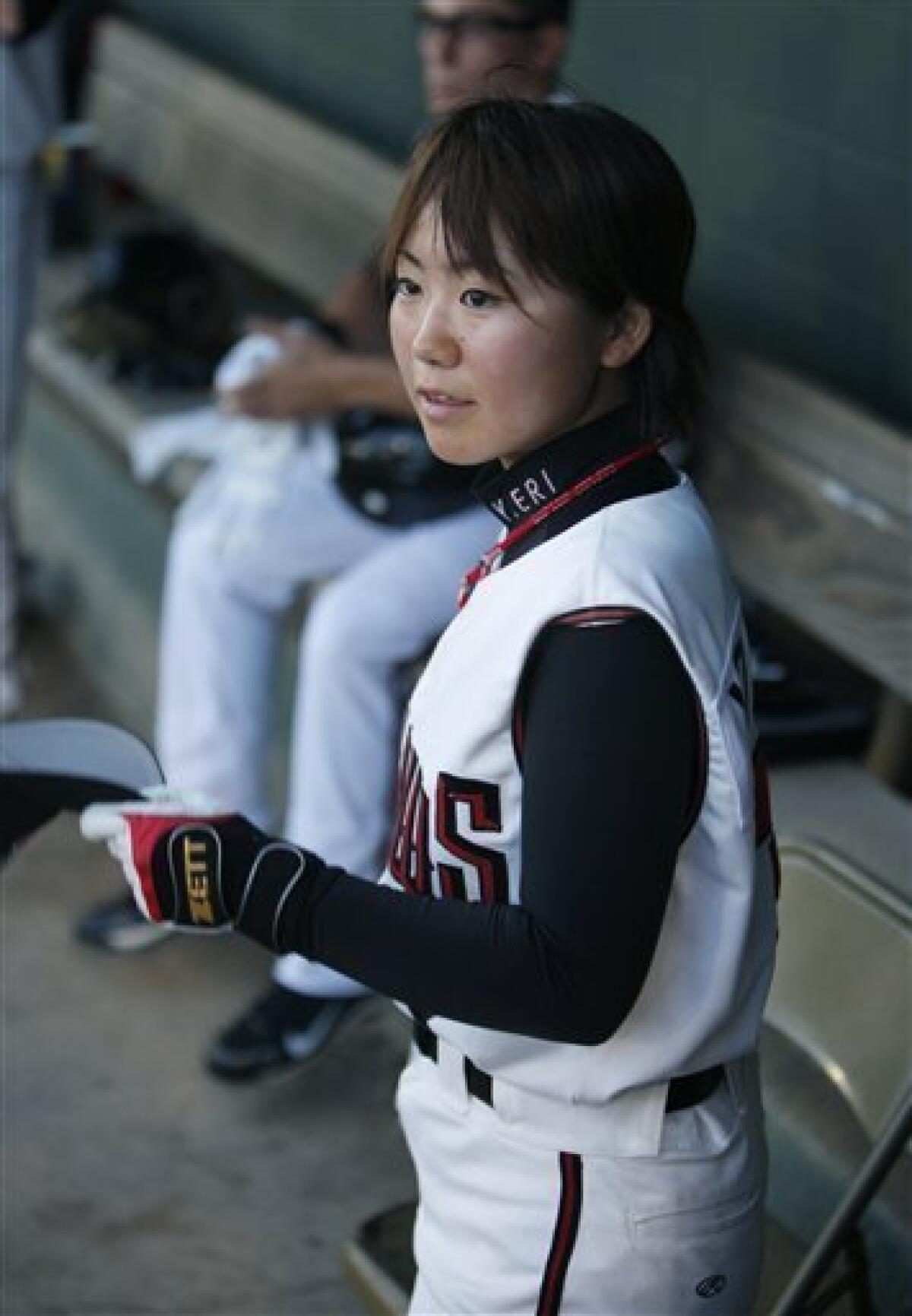 Japanese knuckleball pitcher Eri Yoshida plays on her own 'Field of Dreams'  - Sentinel Colorado