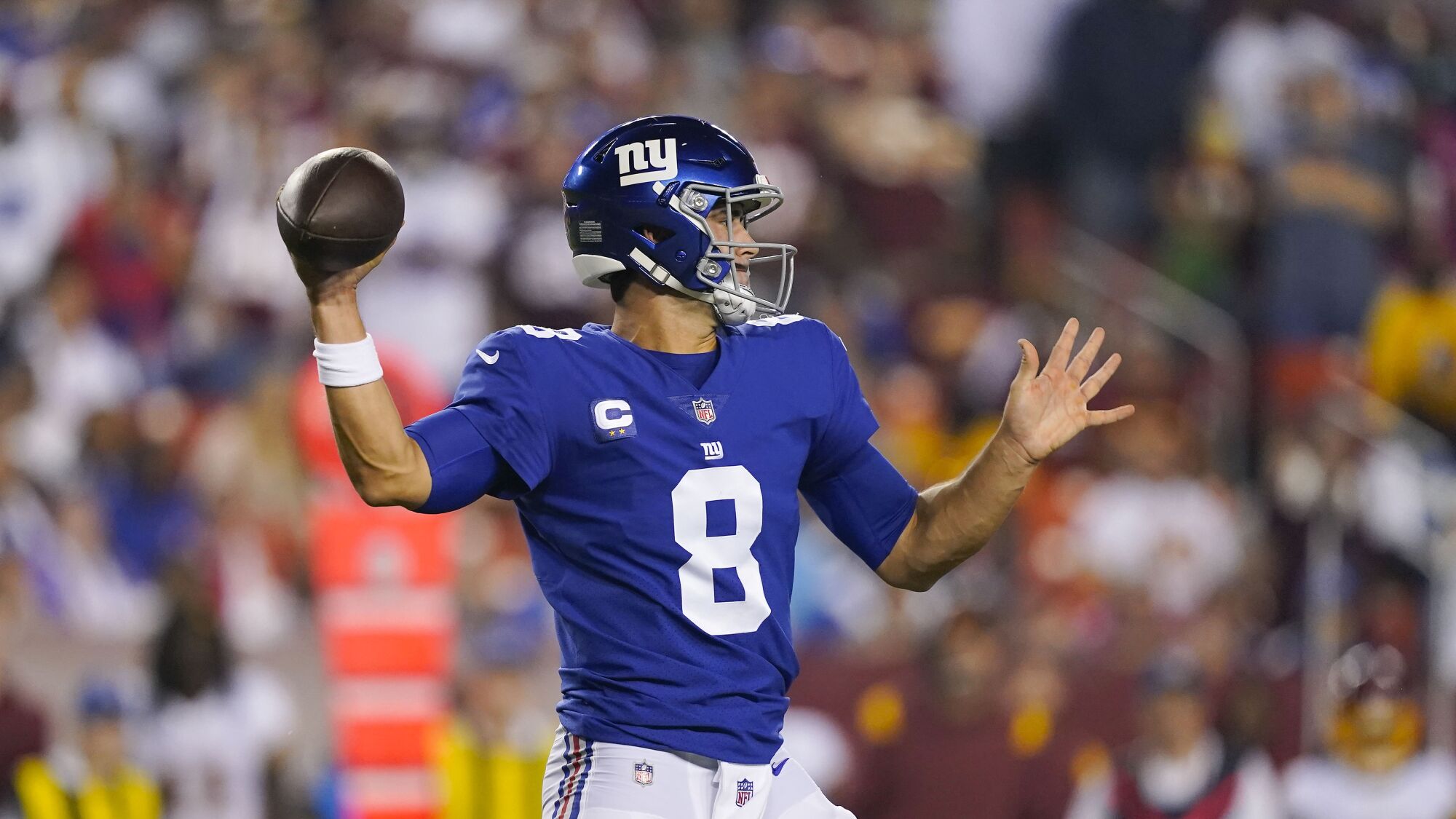 New York Giants quarterback Daniel Jones throws the ball against the Washington Football Team.