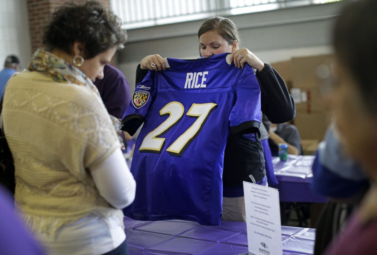 Ravens fans wearing Ray Rice jerseys [Pictures]