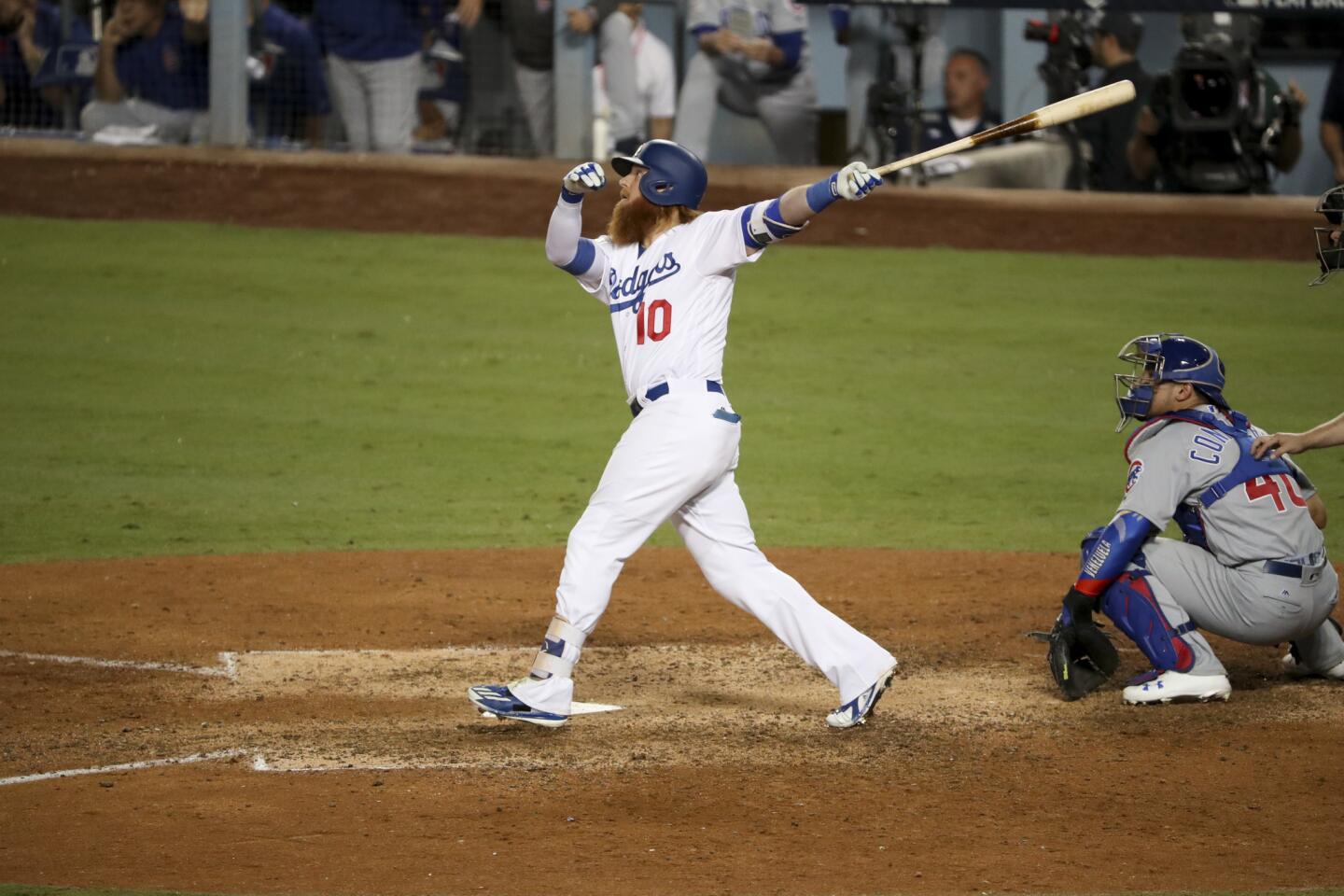 Dodgers third baseman Justin Turner hits a three-run, walk-off home run.