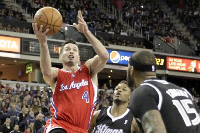 J.J. Redick will not require surgery to repair his broken right hand or torn wrist ligaments, the Clippers announced Monday.